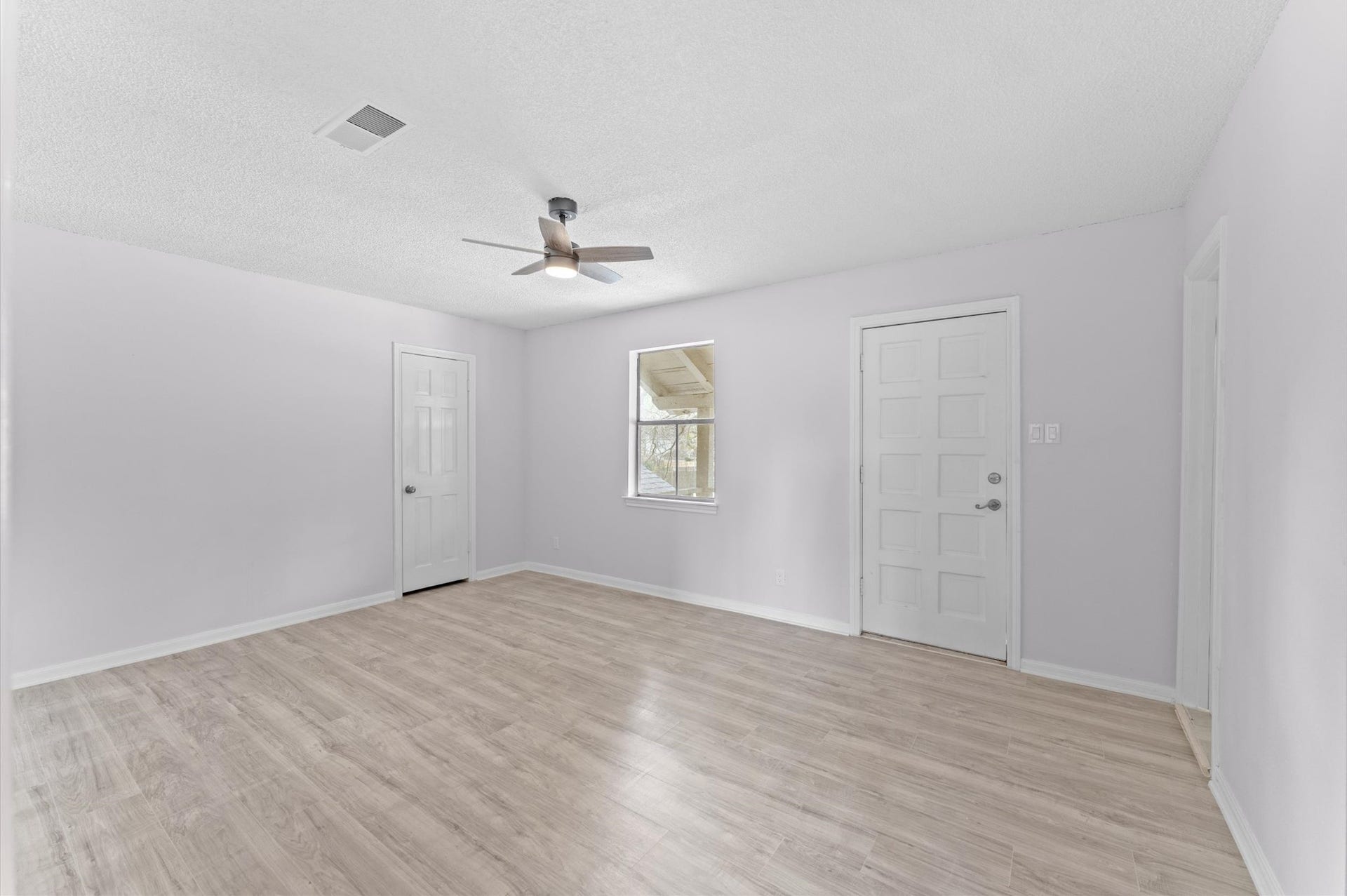 Bedroom 3 is designed as the perfect guest room, as it has private access to the balcony.