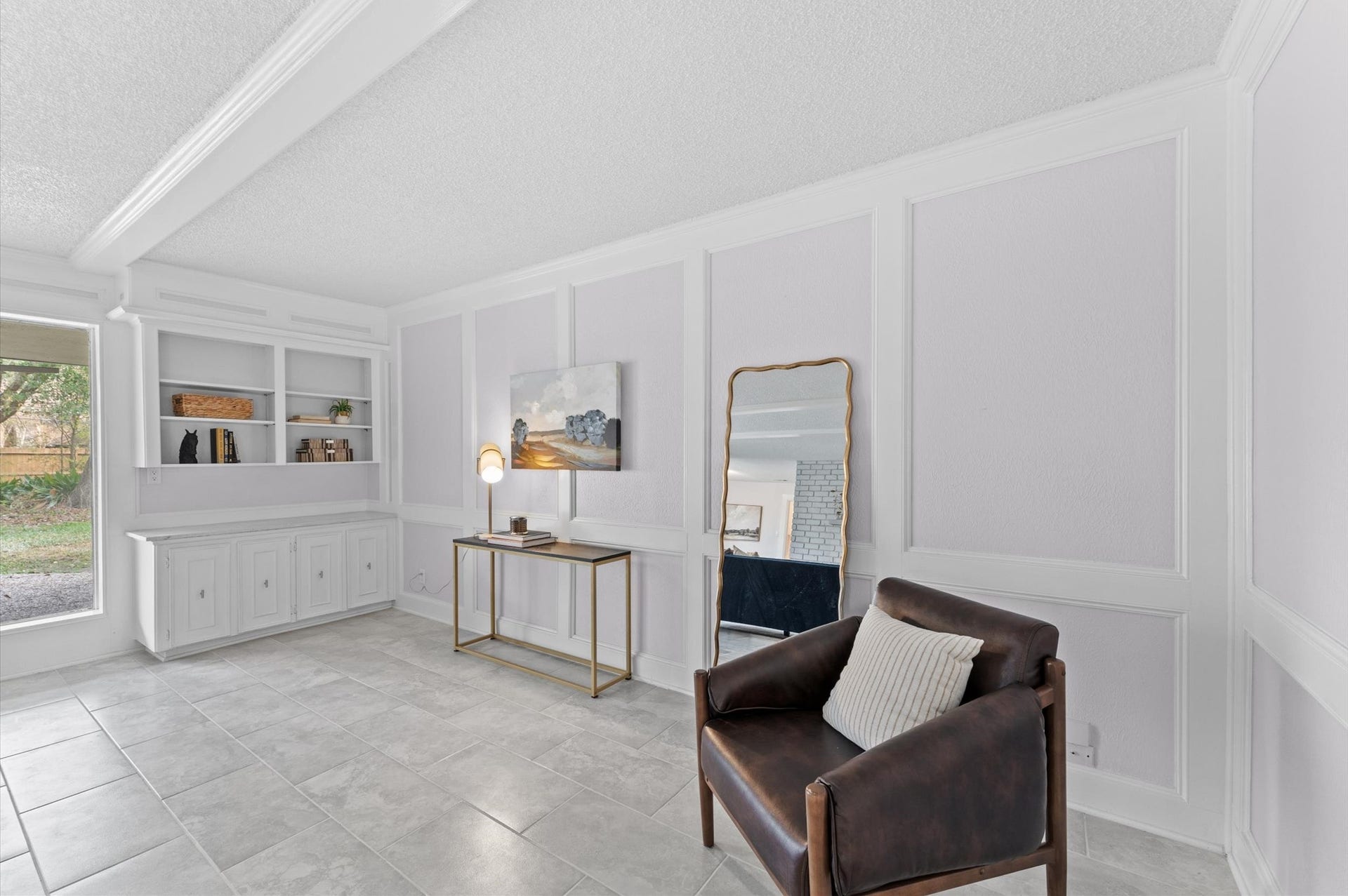 Spacious and open, the living room offers space for a variety of furniture layouts, so get your creative juices flowing. Enjoy built-in shelving and cabinets for storage and artistic displays.