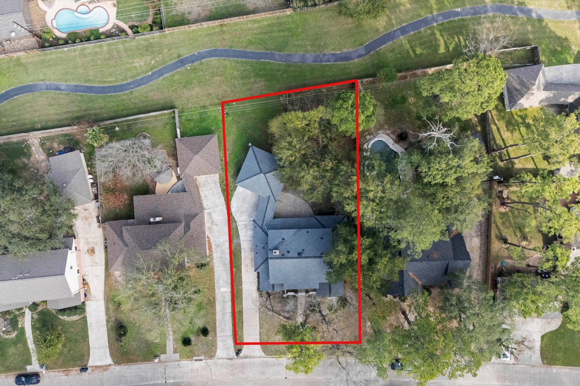 The eagle-eye view gives you a better understanding of your new home and surrounding properties.