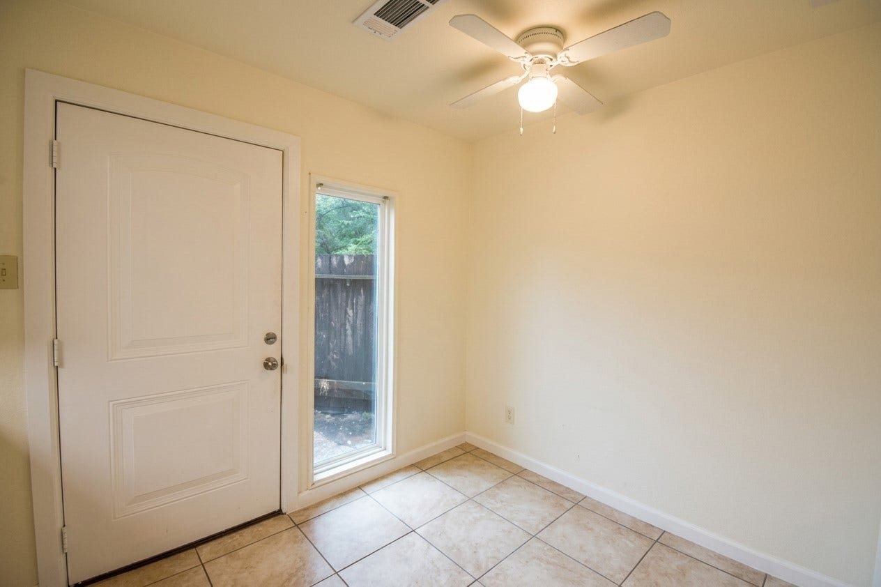 427 Sunset Drive, #7, Dickinson, TX 77539 Breakfast area