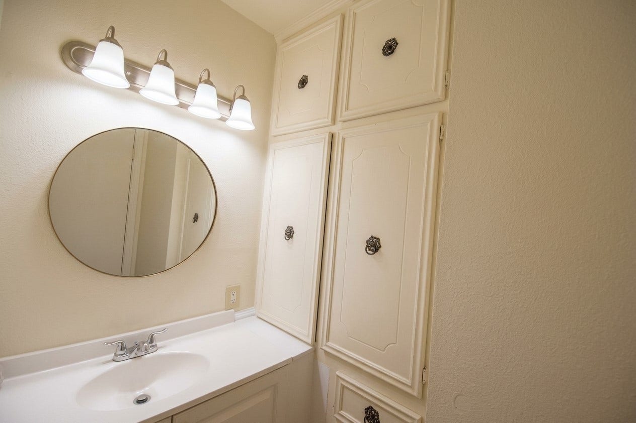 427 Sunset Drive, #7, Dickinson, TX 77539 Full Bathroom Upstairs