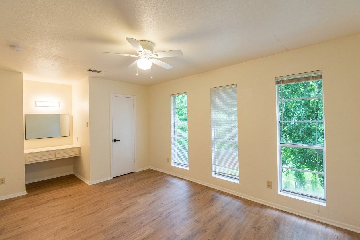 427 Sunset Drive, #7, Dickinson, TX 77539 Bedroom #1 - with vanity and walk in closet