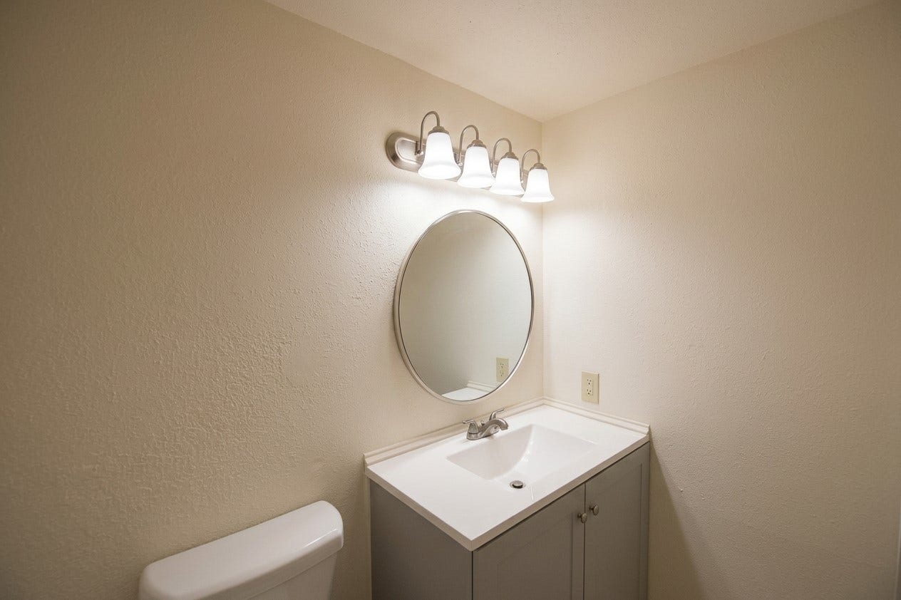 427 Sunset Drive, #7, Dickinson, TX 77539 Half bath downstairs