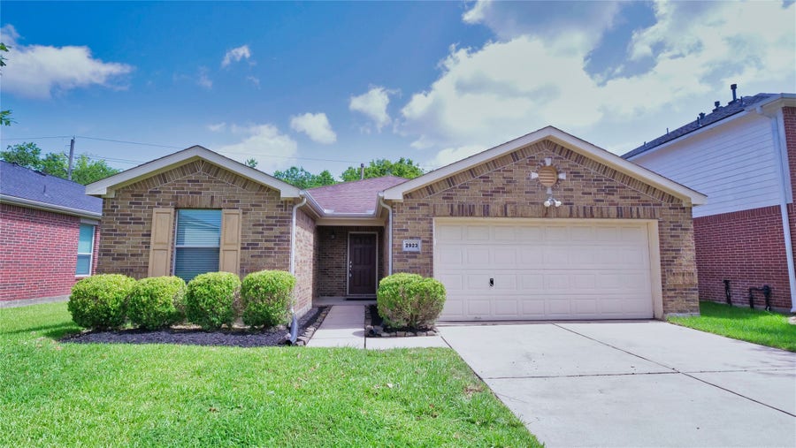 Property photo for 2923 Mustang Meadow Lane, Manvel, TX