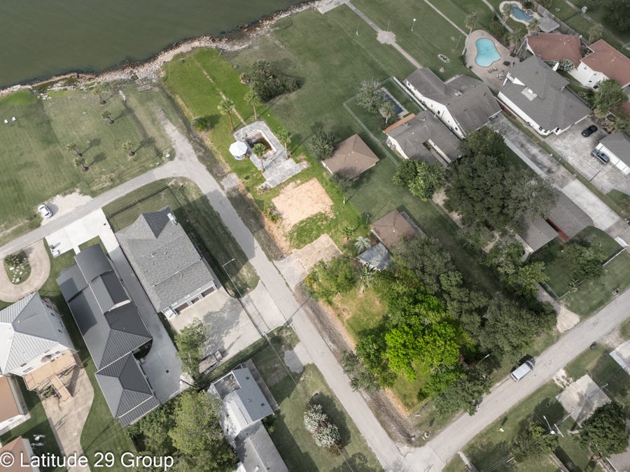 Property photo for 2588 Cliff Drive, Dickinson, TX