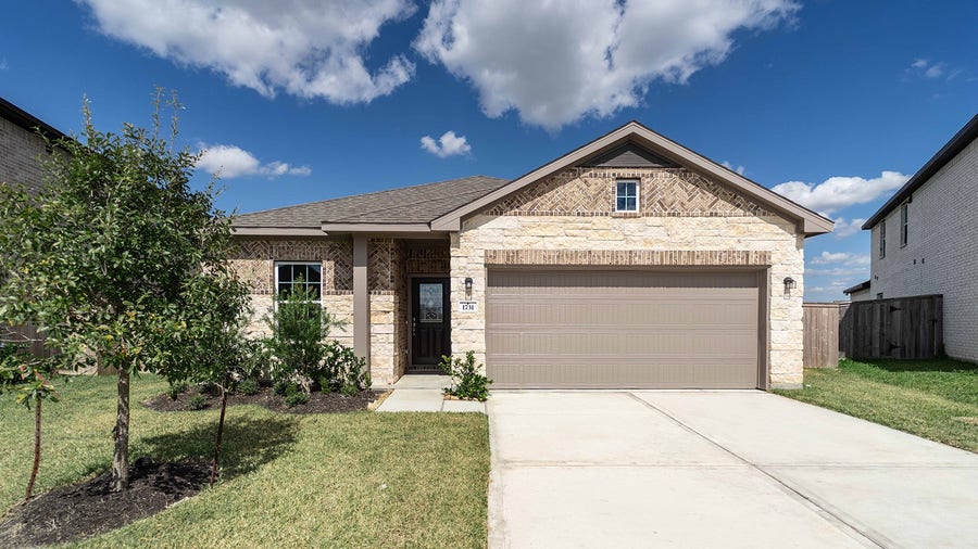 Property photo for 1731 Warm Breeze Drive, Angleton, TX