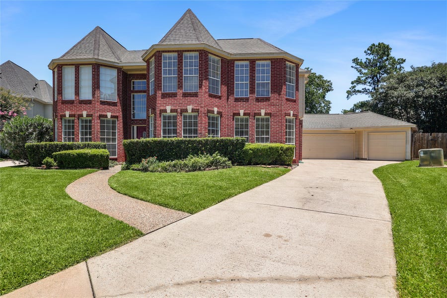 Property photo for 17210 Silverthorne Lane, Spring, TX