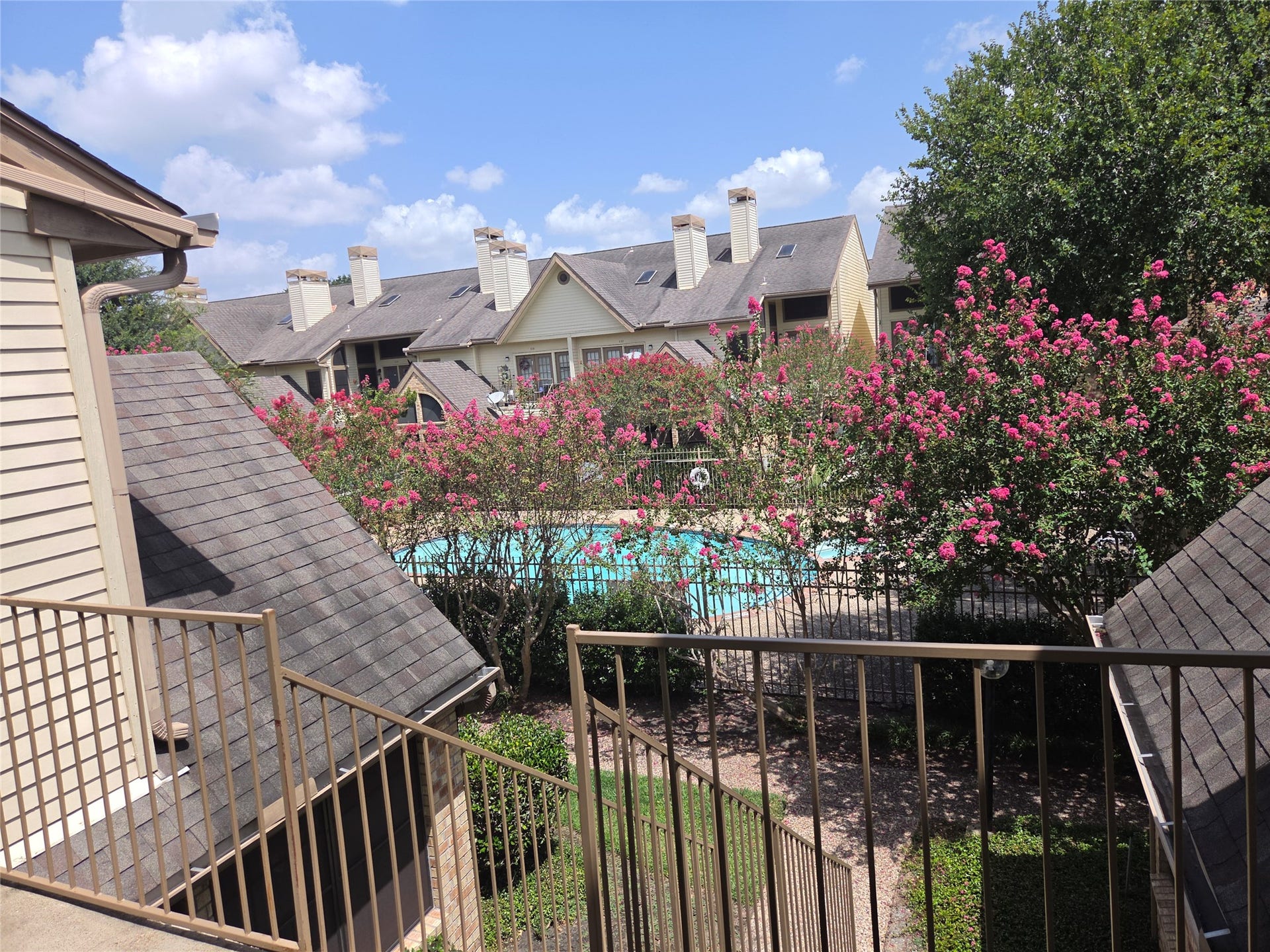 2425 Holly Hall Street, #B36, Houston, TX 77054 Overlooks pool