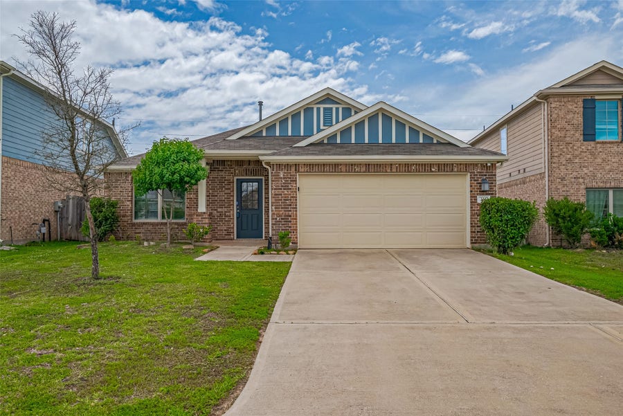 Property photo for 335 Jewett Meadow Drive, Magnolia, TX
