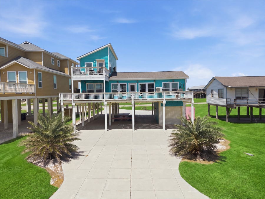 Property photo for 1014 Seashell Drive, Freeport, TX