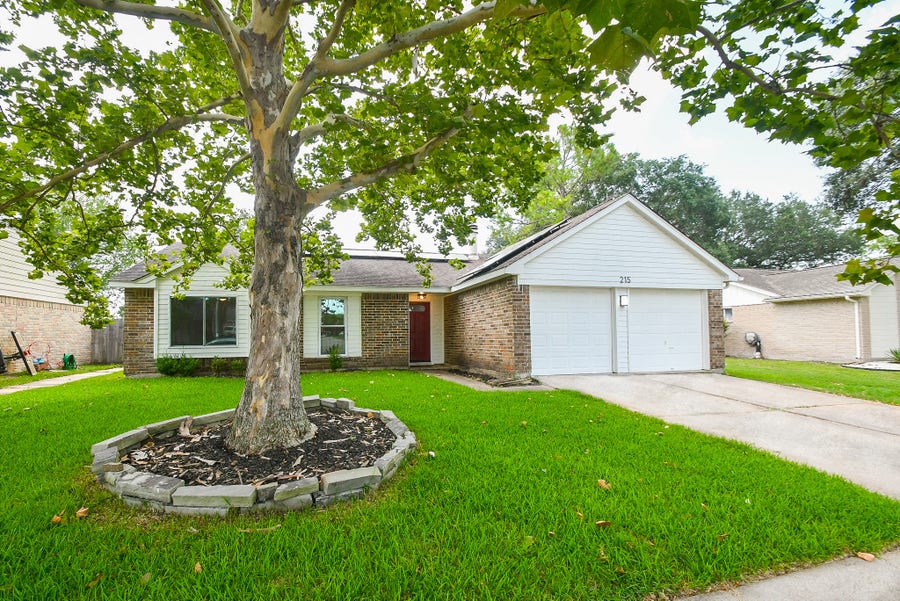 Property photo for 215 Shiloh Drive, Richmond, TX