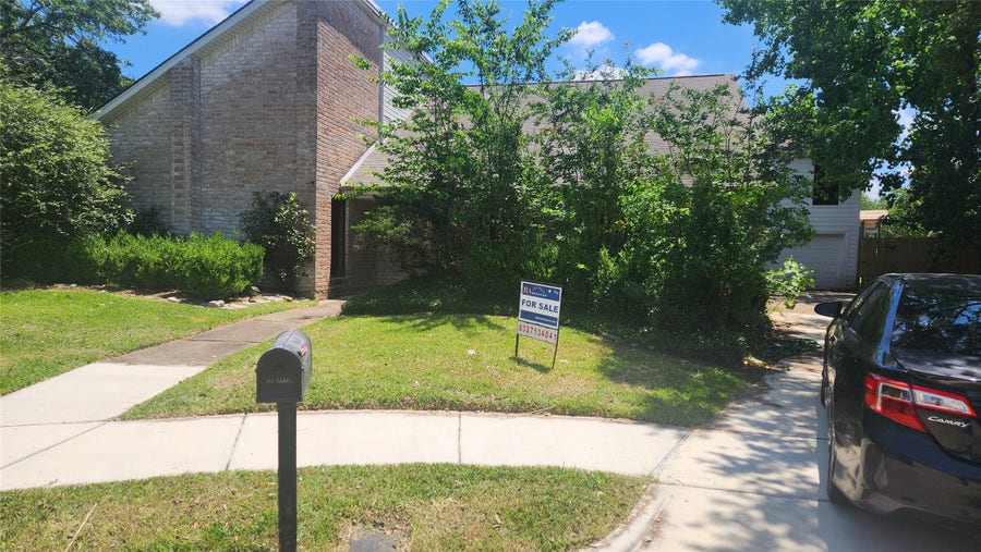 Property photo for 2127 Manor Green Drive, Houston, TX