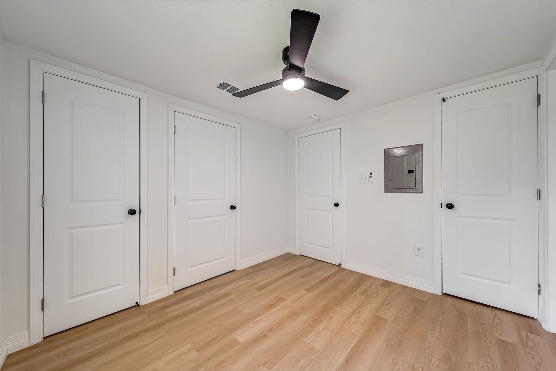 411 Avenue A, #12, La Marque, TX 77568 411 Avenue A, #12, La Marque, TX 77568