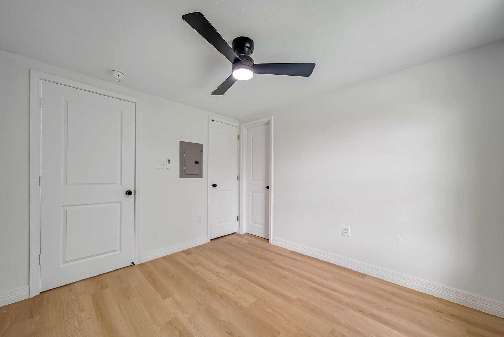 411 Avenue A, #12, La Marque, TX 77568 411 Avenue A, #12, La Marque, TX 77568