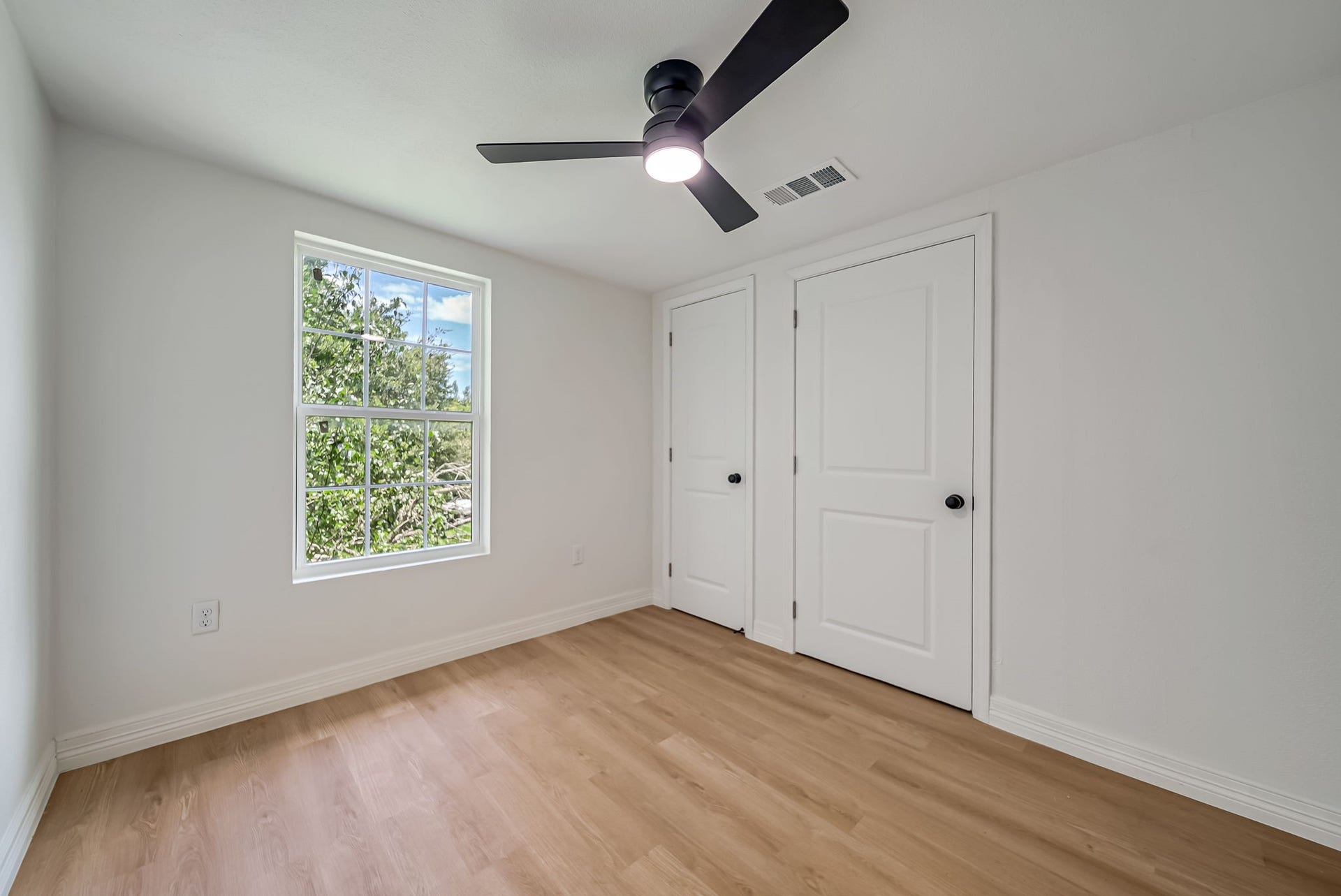411 Avenue A, #12, La Marque, TX 77568 411 Avenue A, #12, La Marque, TX 77568