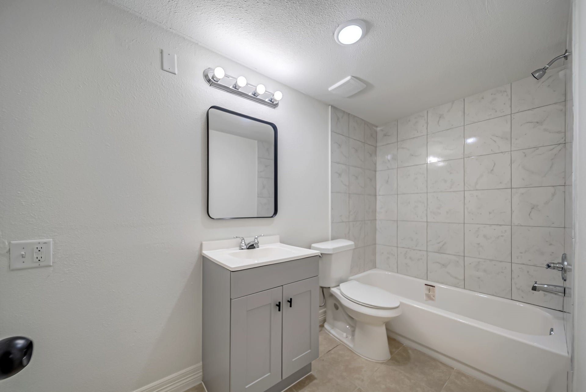 411 Avenue A, #12, La Marque, TX 77568 411 Avenue A, #12, La Marque, TX 77568