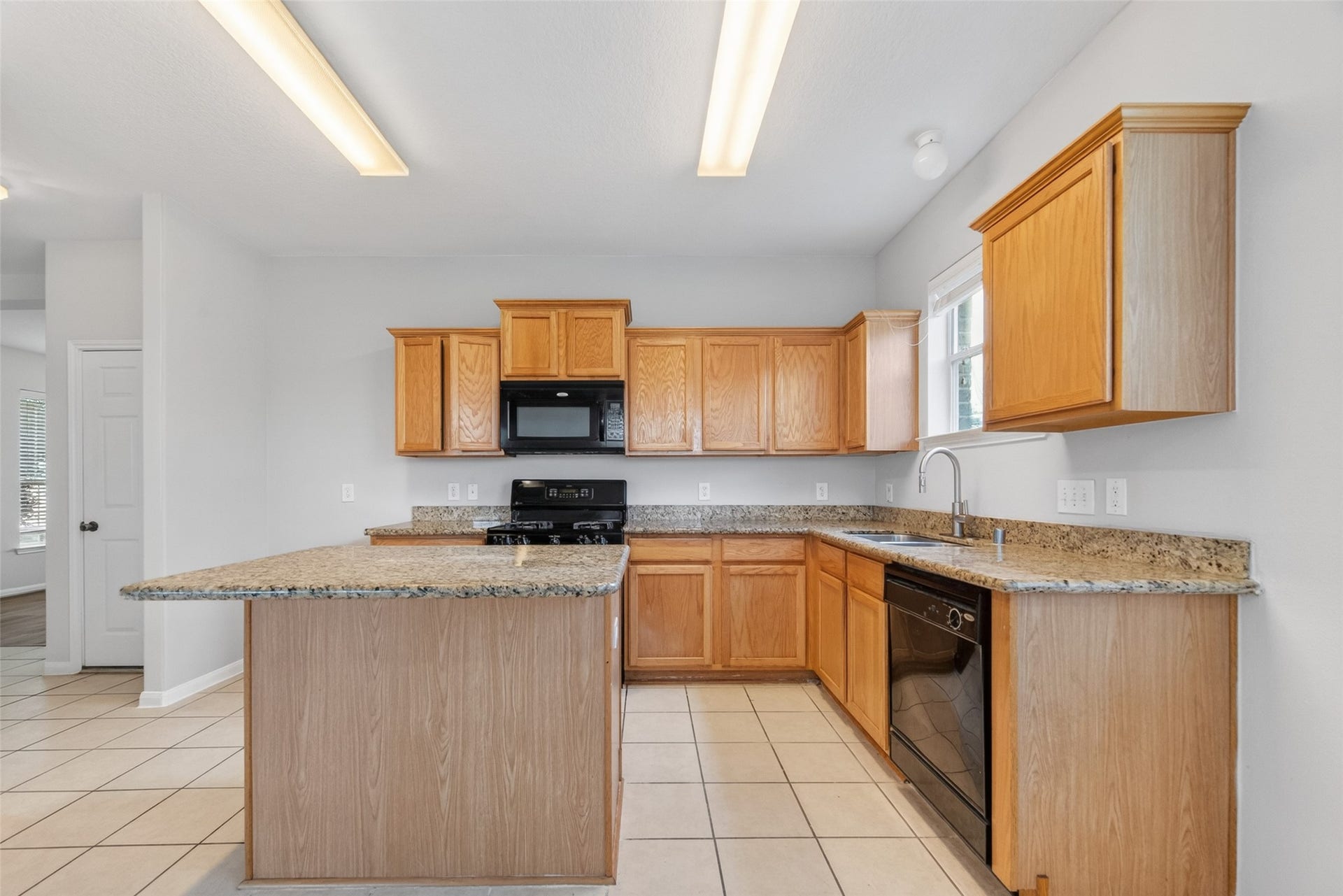 16119 Gavin Lane, Houston, TX 77049 16119 Gavin Lane, Houston, TX 77049