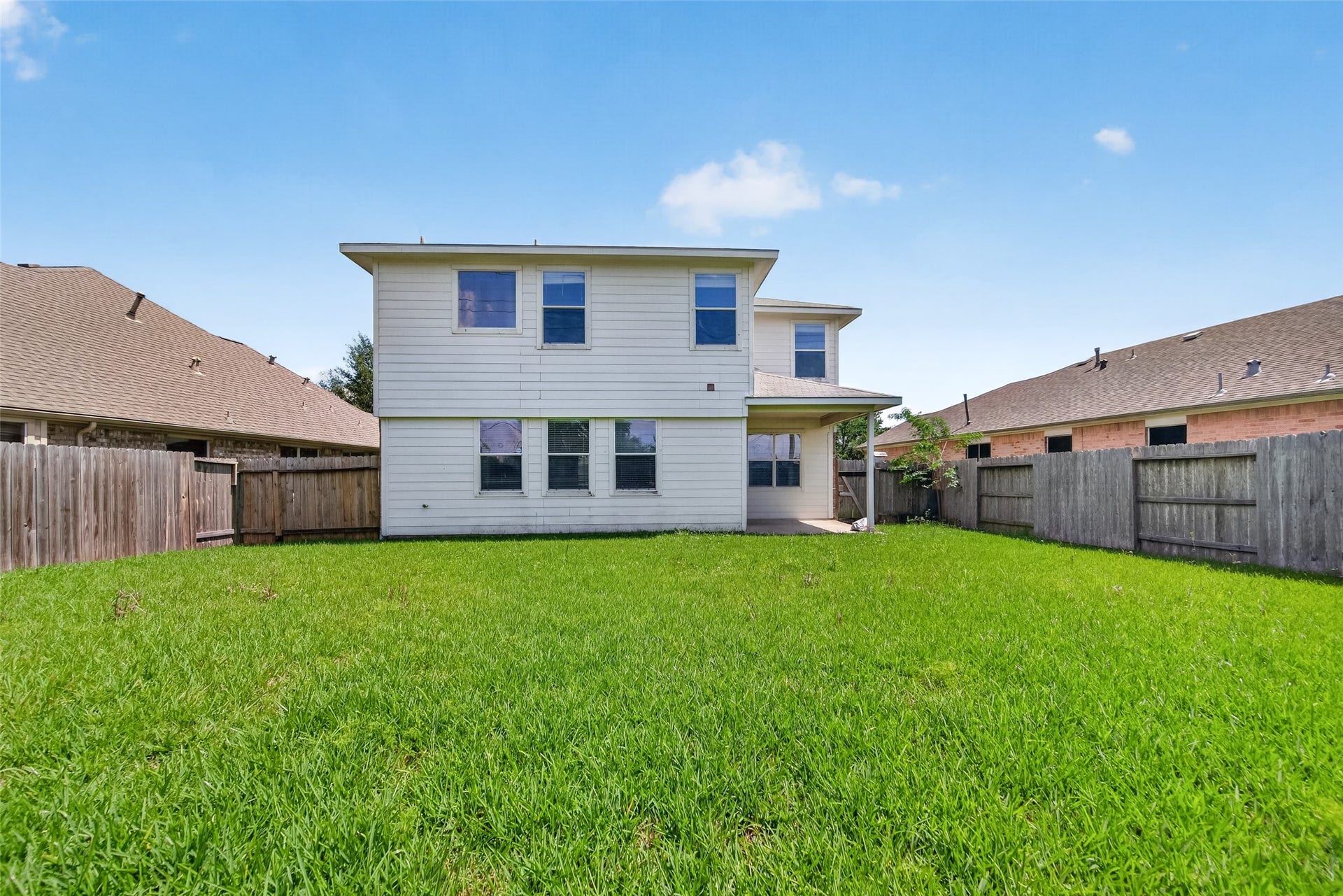 16119 Gavin Lane, Houston, TX 77049 16119 Gavin Lane, Houston, TX 77049