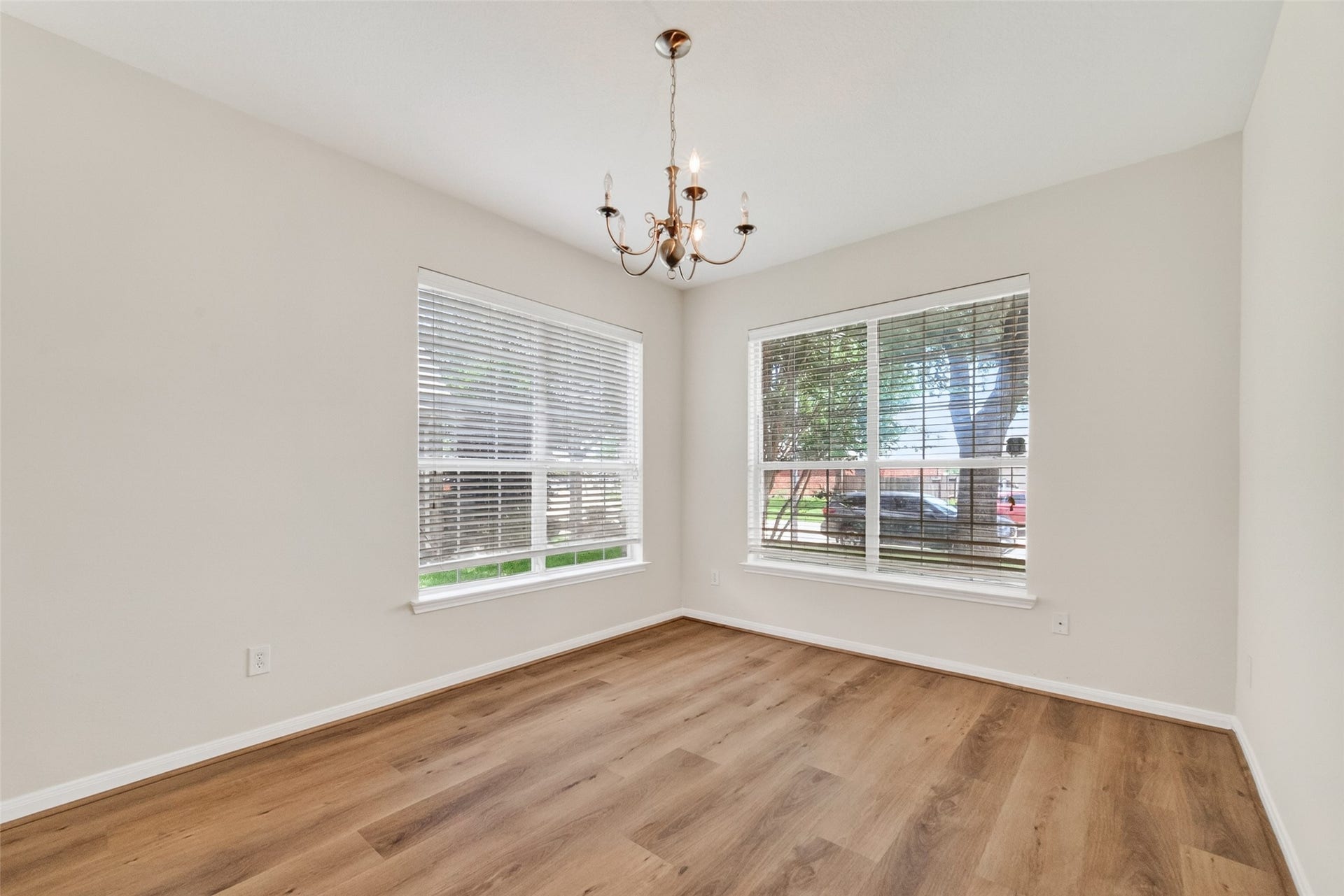 16119 Gavin Lane, Houston, TX 77049 16119 Gavin Lane, Houston, TX 77049