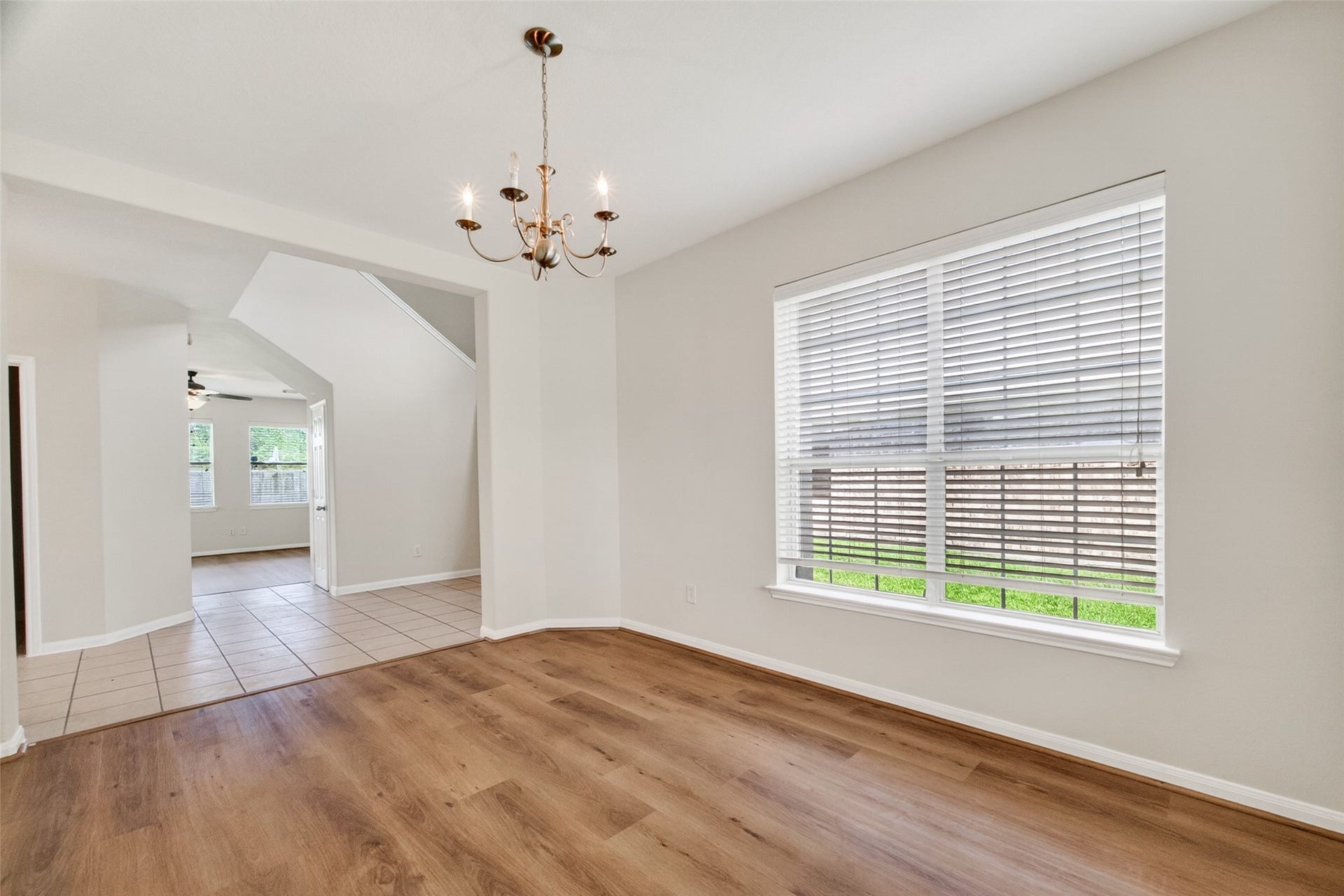 16119 Gavin Lane, Houston, TX 77049 16119 Gavin Lane, Houston, TX 77049