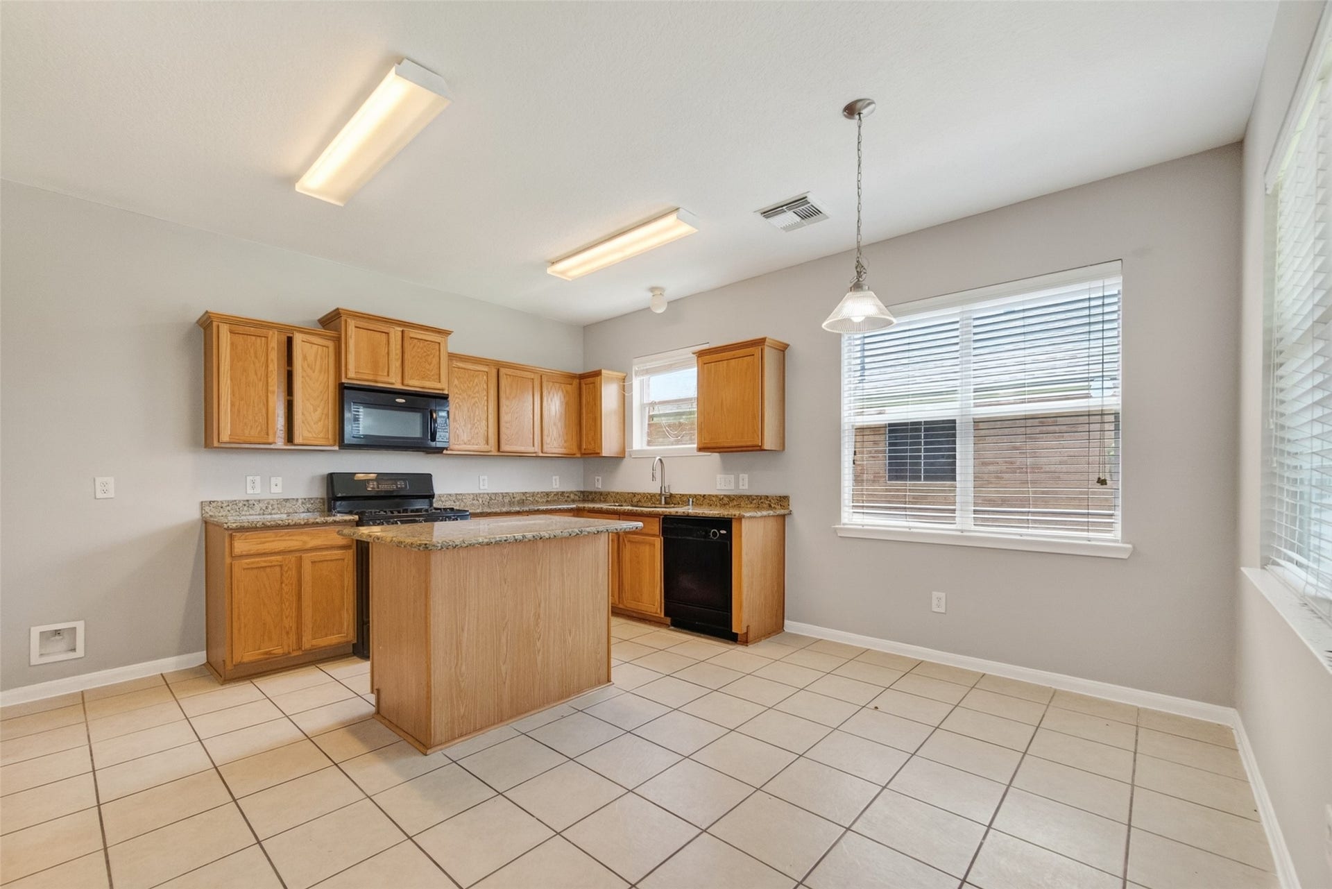 16119 Gavin Lane, Houston, TX 77049 16119 Gavin Lane, Houston, TX 77049