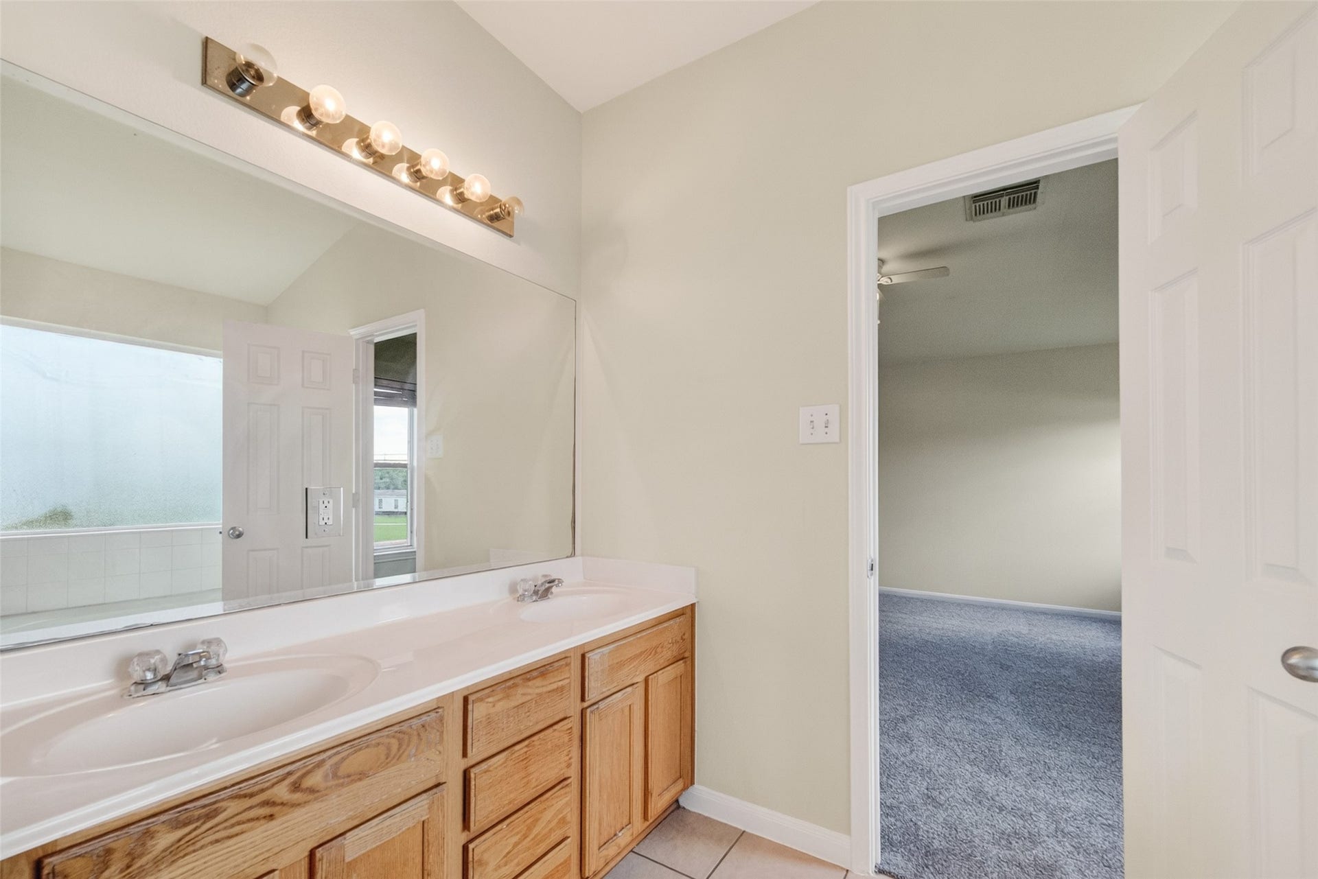 16119 Gavin Lane, Houston, TX 77049 16119 Gavin Lane, Houston, TX 77049