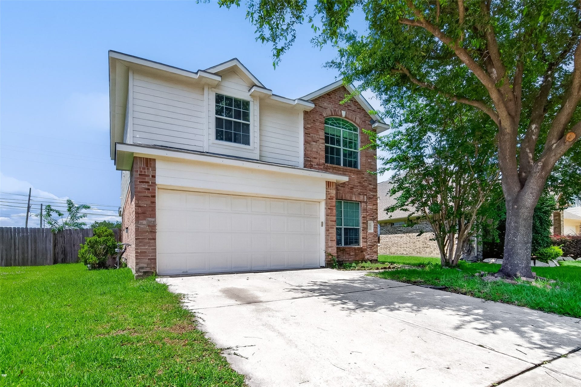 16119 Gavin Lane, Houston, TX 77049 16119 Gavin Lane, Houston, TX 77049
