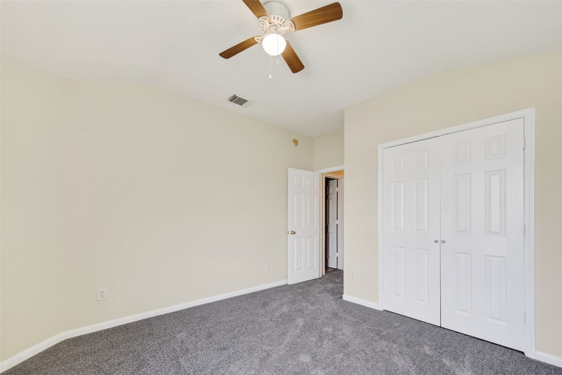 16119 Gavin Lane, Houston, TX 77049 16119 Gavin Lane, Houston, TX 77049