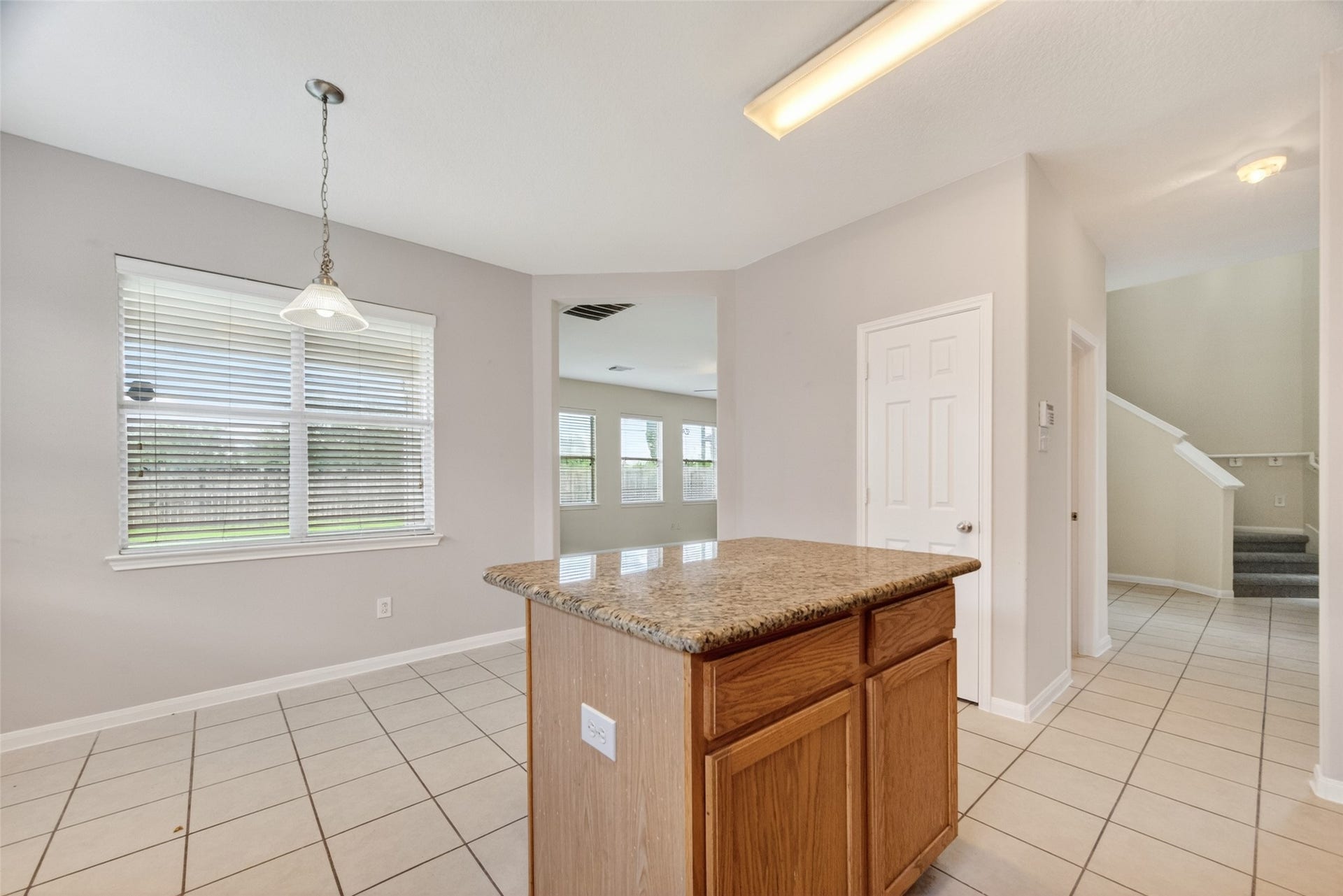 16119 Gavin Lane, Houston, TX 77049 16119 Gavin Lane, Houston, TX 77049