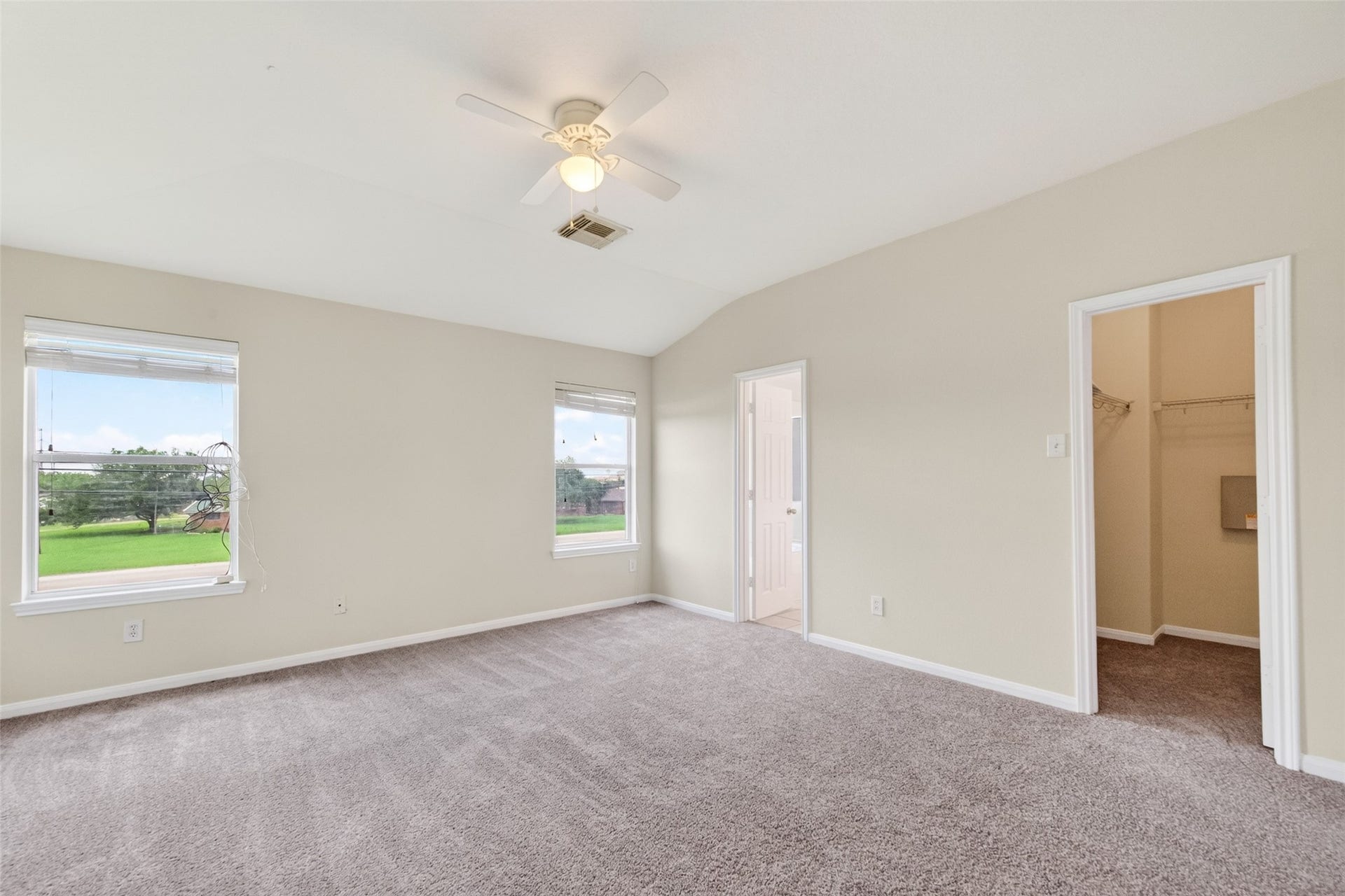 16119 Gavin Lane, Houston, TX 77049 16119 Gavin Lane, Houston, TX 77049