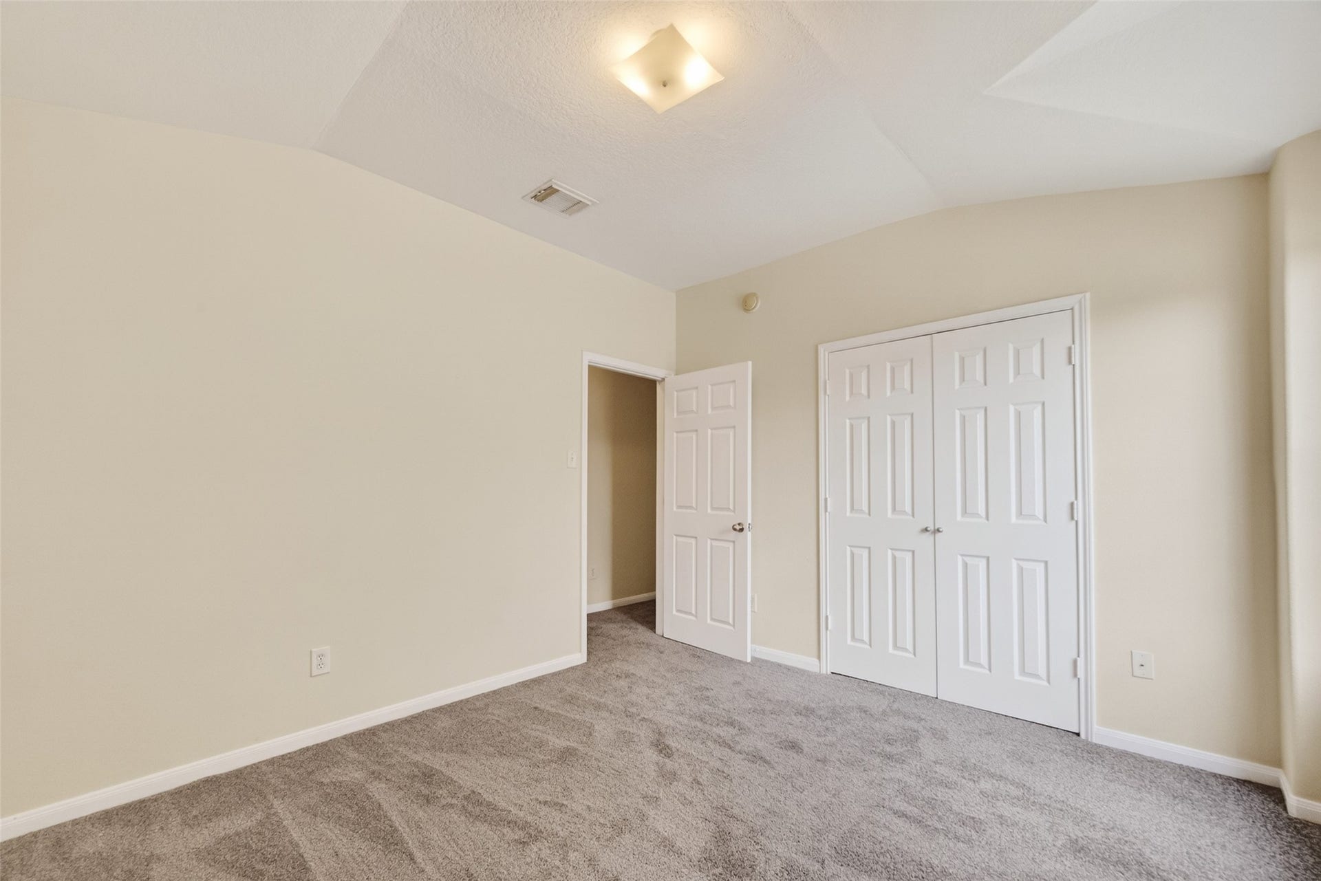 16119 Gavin Lane, Houston, TX 77049 16119 Gavin Lane, Houston, TX 77049