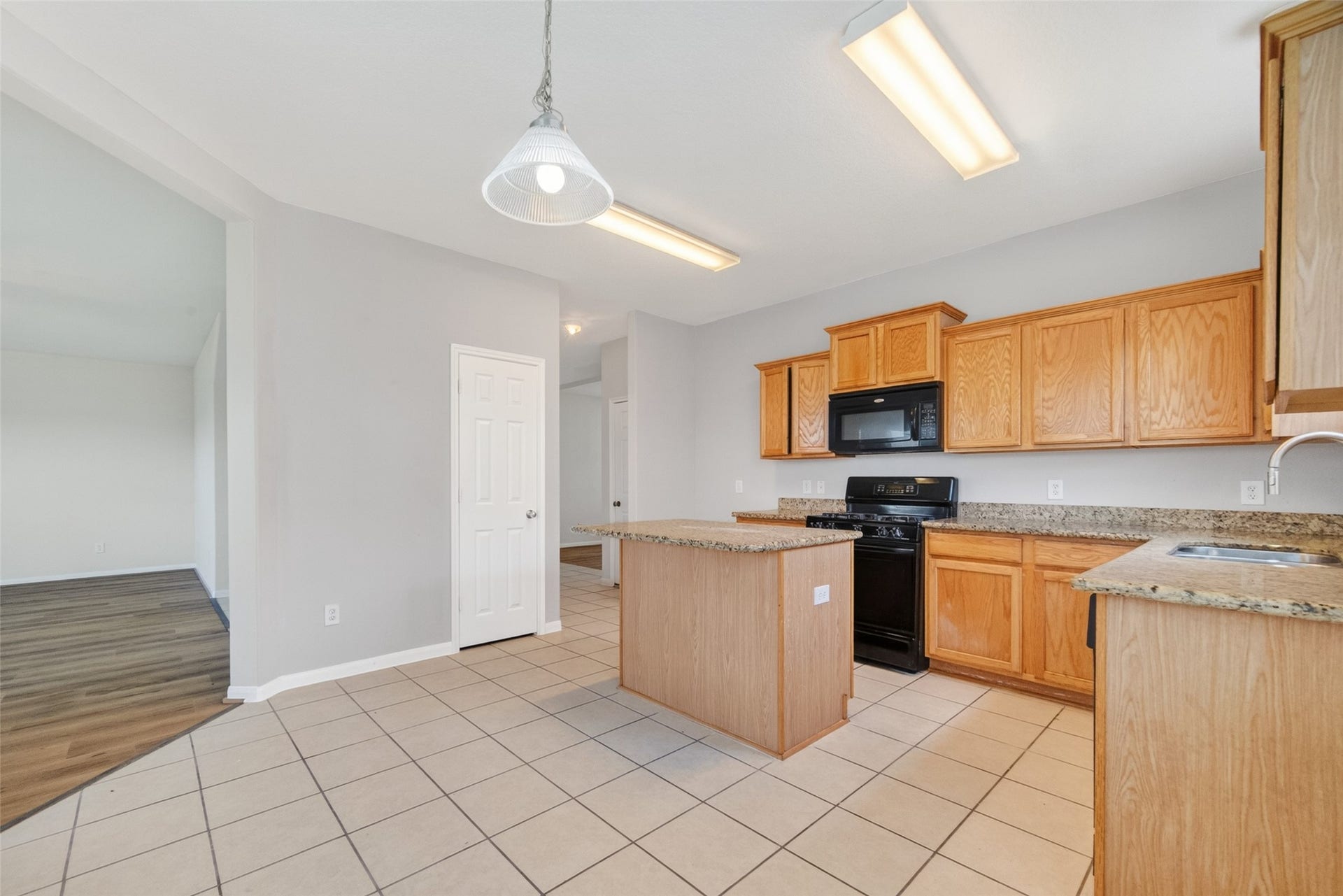 16119 Gavin Lane, Houston, TX 77049 16119 Gavin Lane, Houston, TX 77049