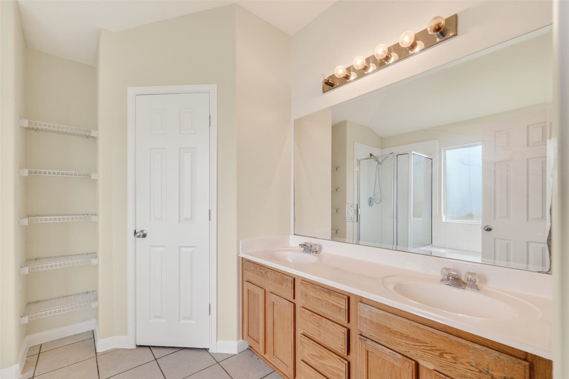 16119 Gavin Lane, Houston, TX 77049 Primary Bathroom
