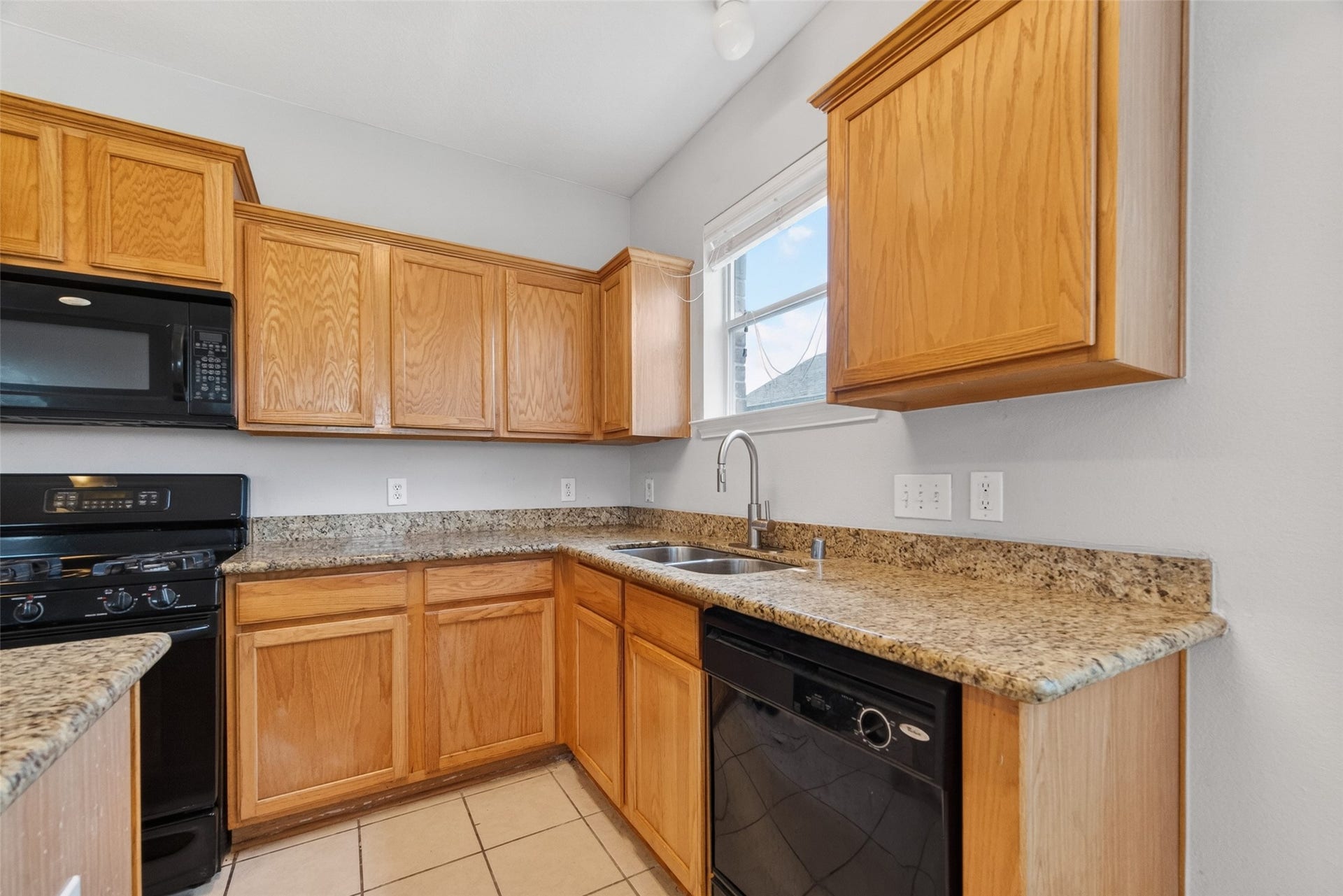 16119 Gavin Lane, Houston, TX 77049 16119 Gavin Lane, Houston, TX 77049