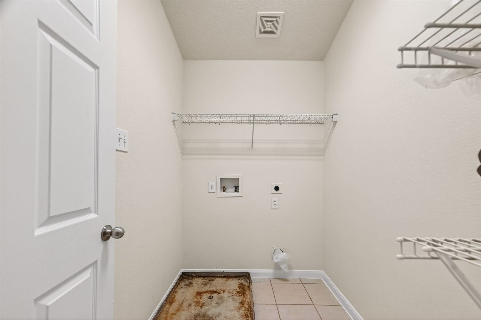16119 Gavin Lane, Houston, TX 77049 Laundry Room