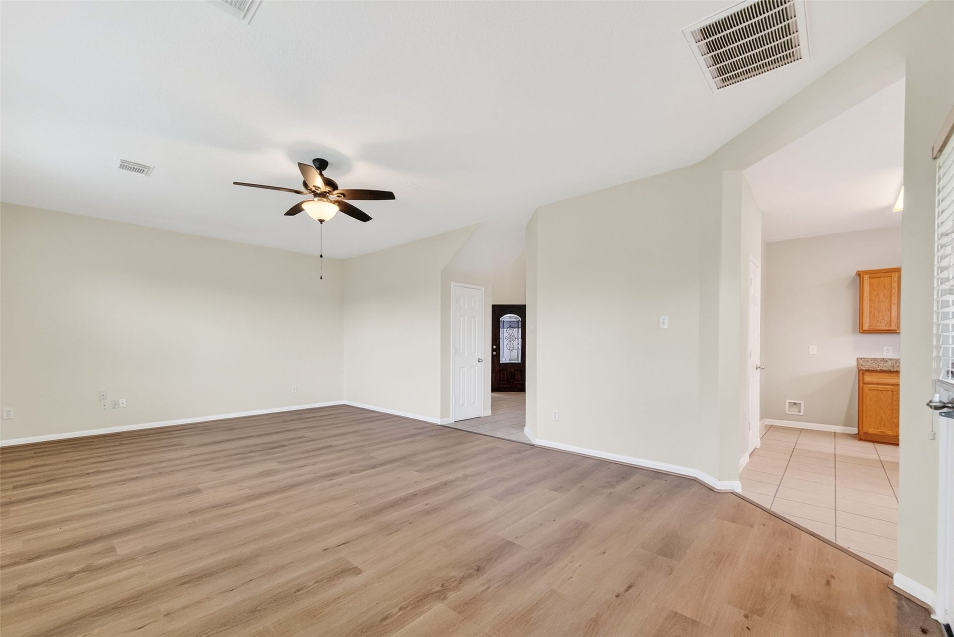 16119 Gavin Lane, Houston, TX 77049 16119 Gavin Lane, Houston, TX 77049