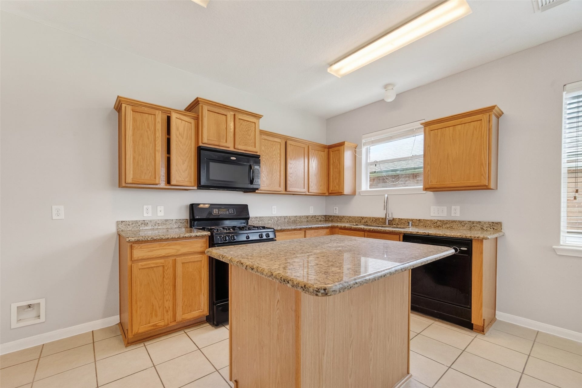 16119 Gavin Lane, Houston, TX 77049 16119 Gavin Lane, Houston, TX 77049