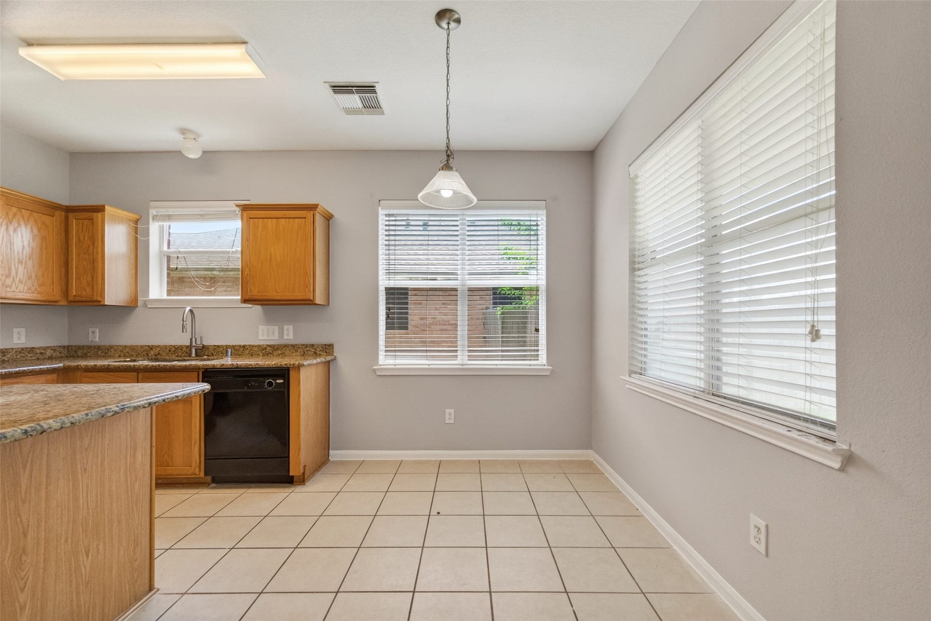 16119 Gavin Lane, Houston, TX 77049 16119 Gavin Lane, Houston, TX 77049