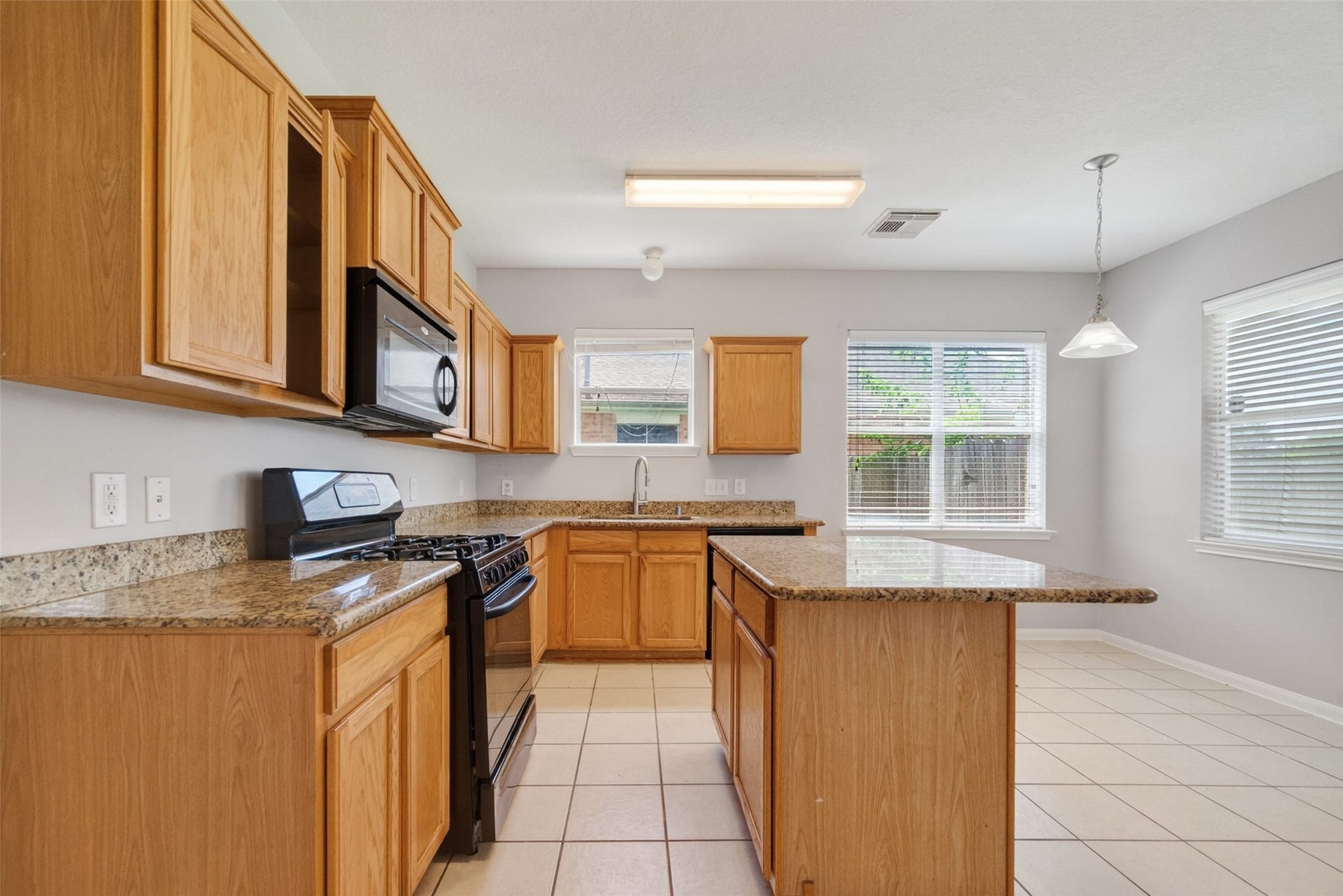 16119 Gavin Lane, Houston, TX 77049 16119 Gavin Lane, Houston, TX 77049