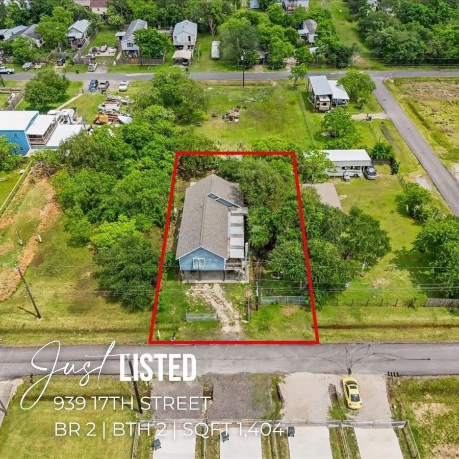 Property photo for 939 17th Street, Dickinson, TX