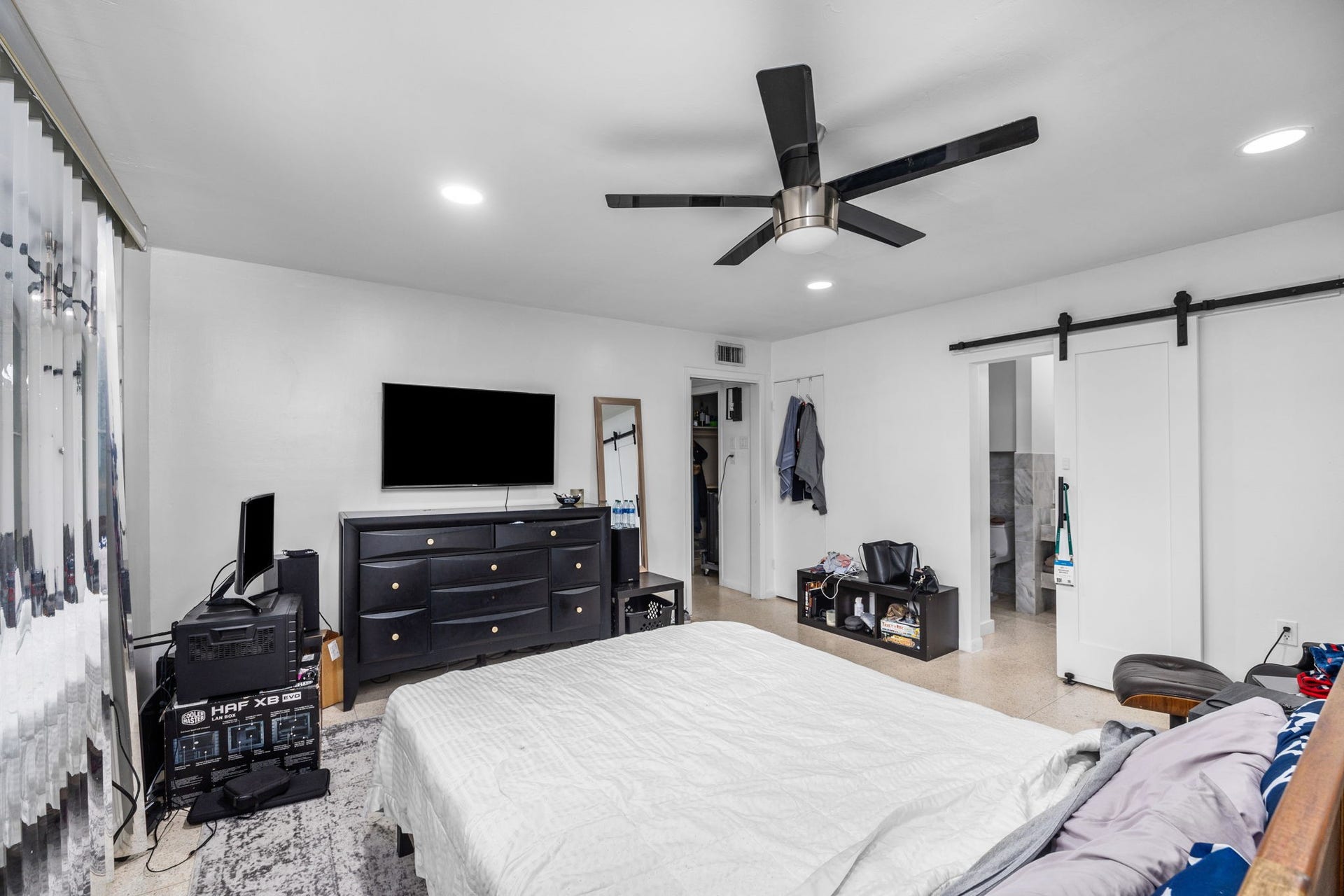 7902 Richmond Avenue, Houston, TX 77063 7902 Richmond Avenue, Houston, TX 77063