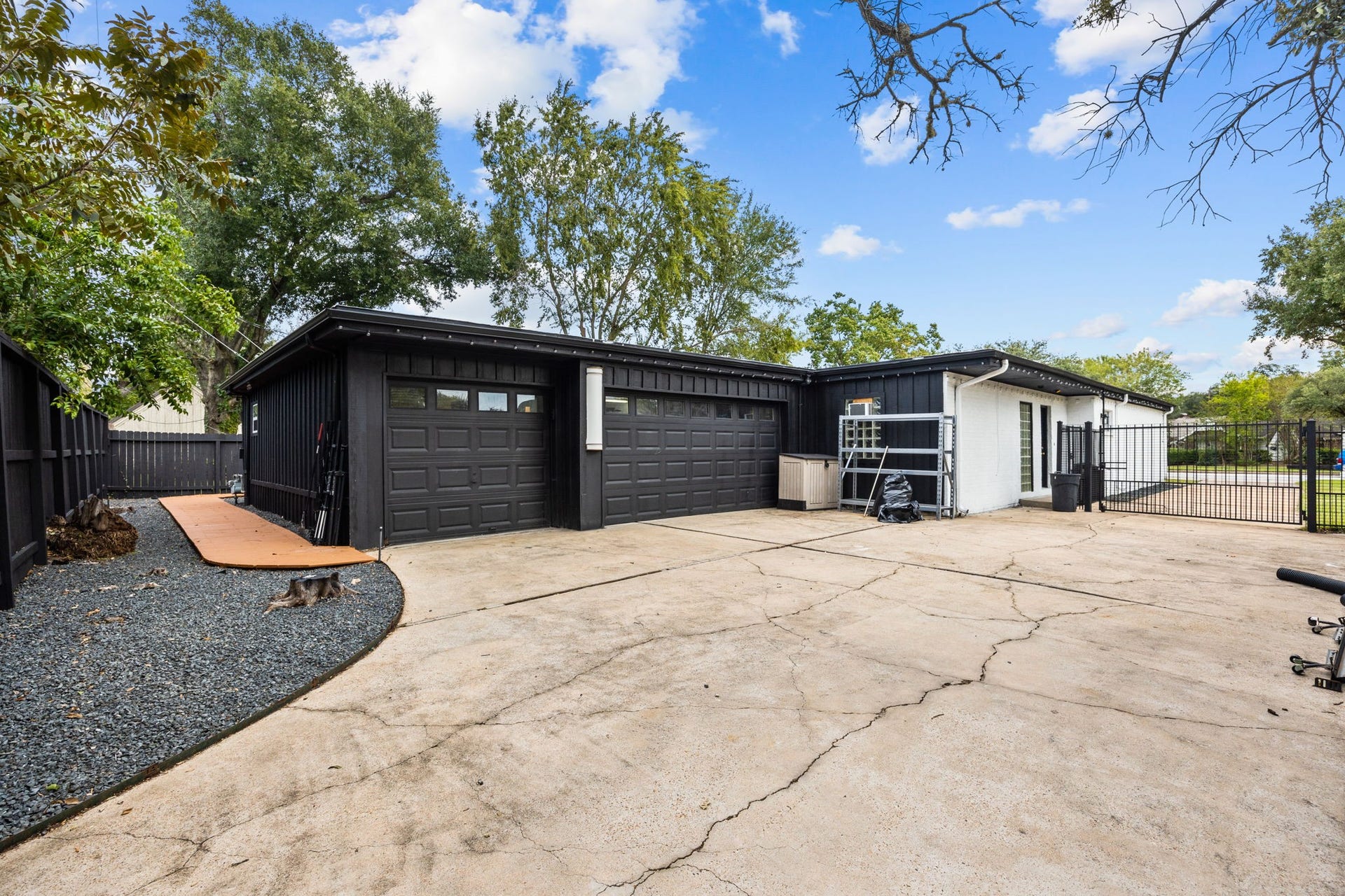 7902 Richmond Avenue, Houston, TX 77063 7902 Richmond Avenue, Houston, TX 77063