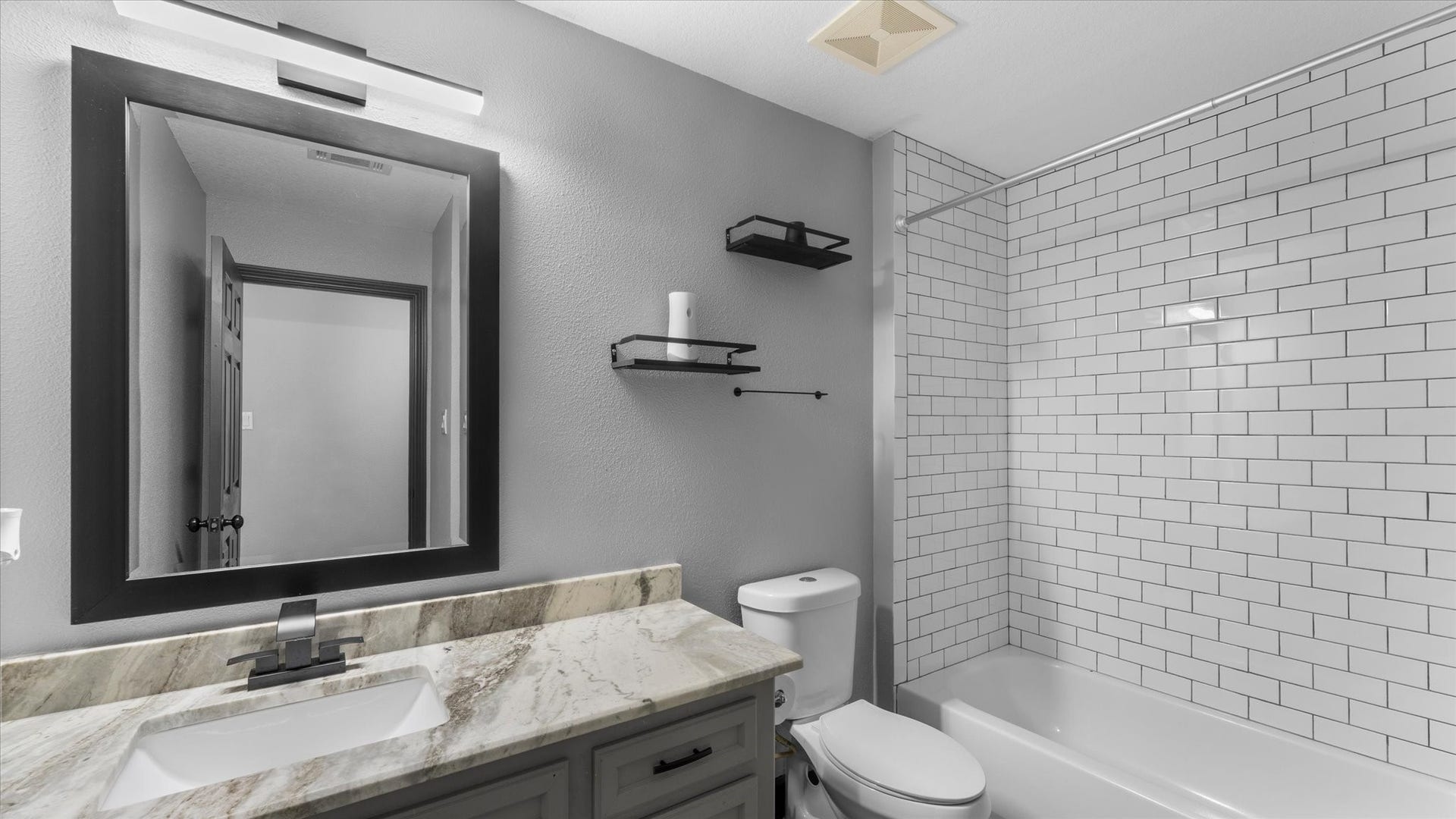 23963 Majestic Forest, New Caney, TX 77357 Guest Full Bath