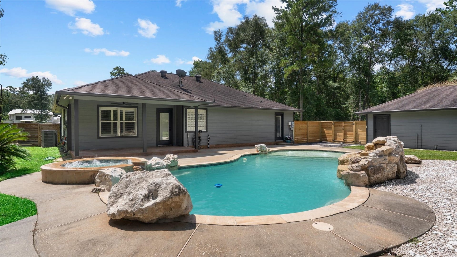 23963 Majestic Forest, New Caney, TX 77357 Heated Pool and hot tub oasis