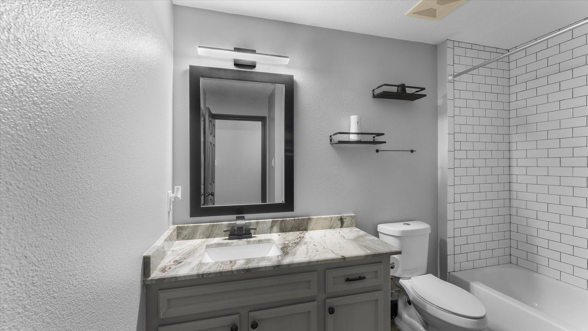 23963 Majestic Forest, New Caney, TX 77357 Guest Full Bath