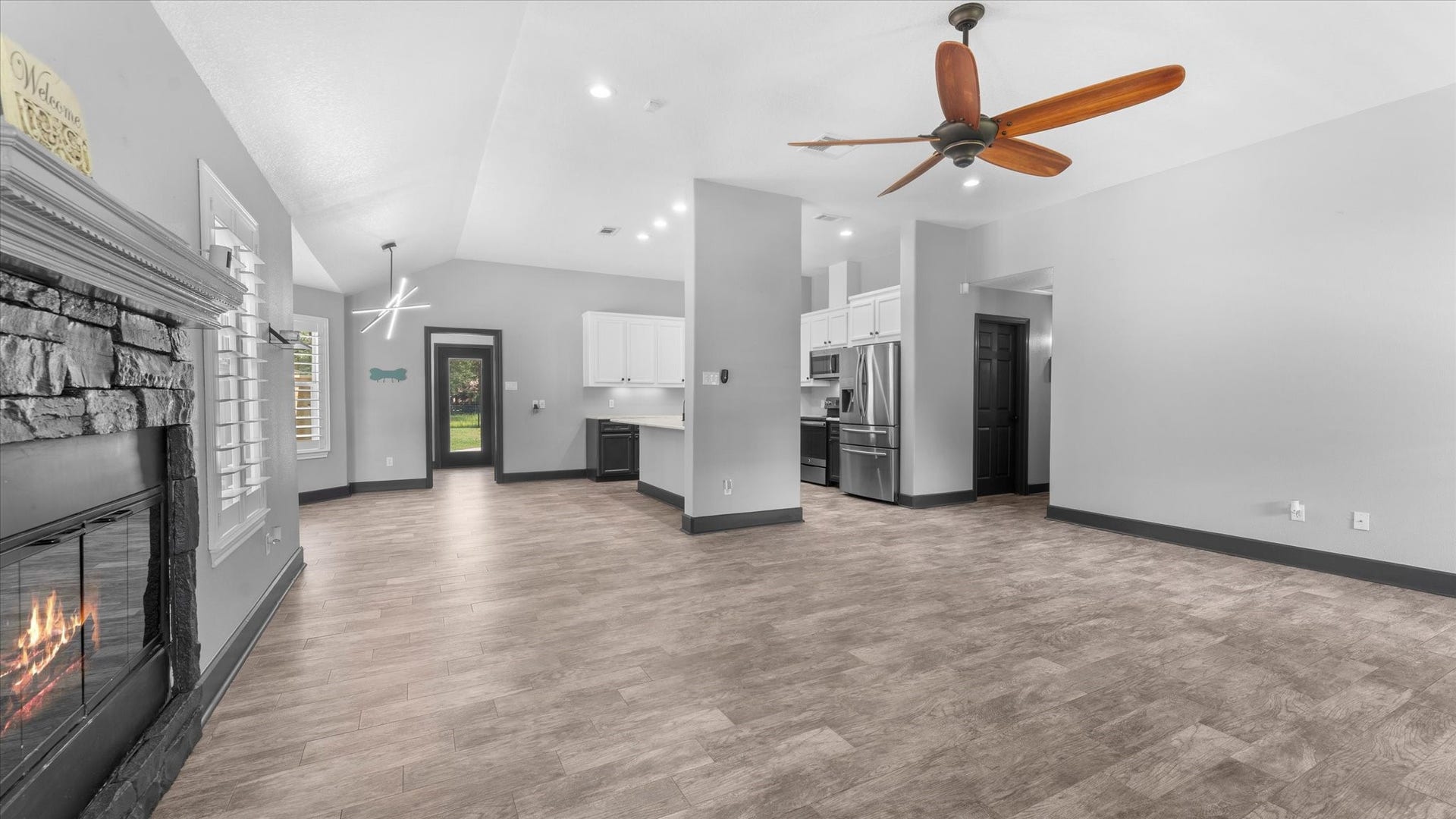 23963 Majestic Forest, New Caney, TX 77357 front entry to living room