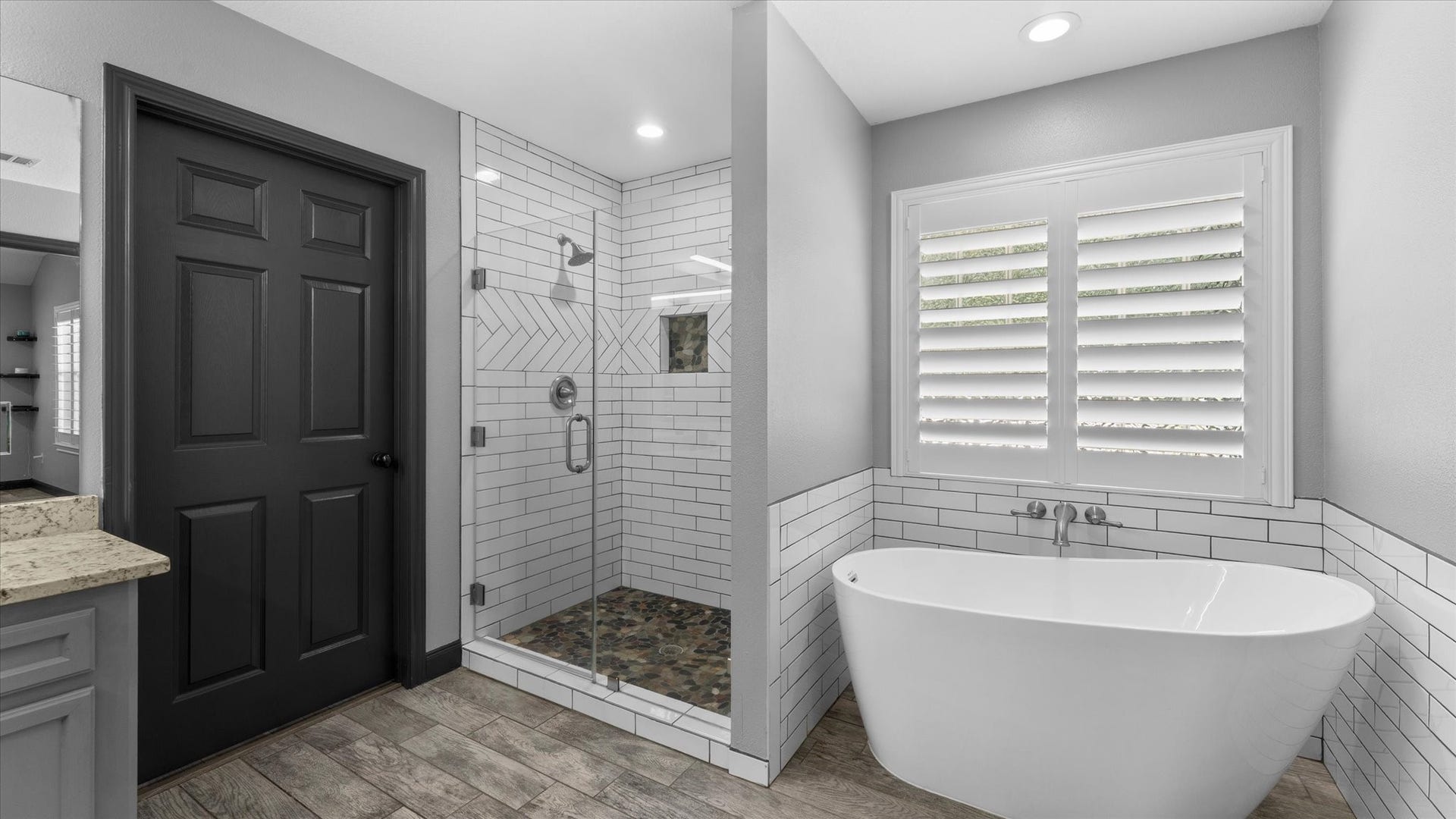 23963 Majestic Forest, New Caney, TX 77357 Master Bath (Entrance to Master Closet)