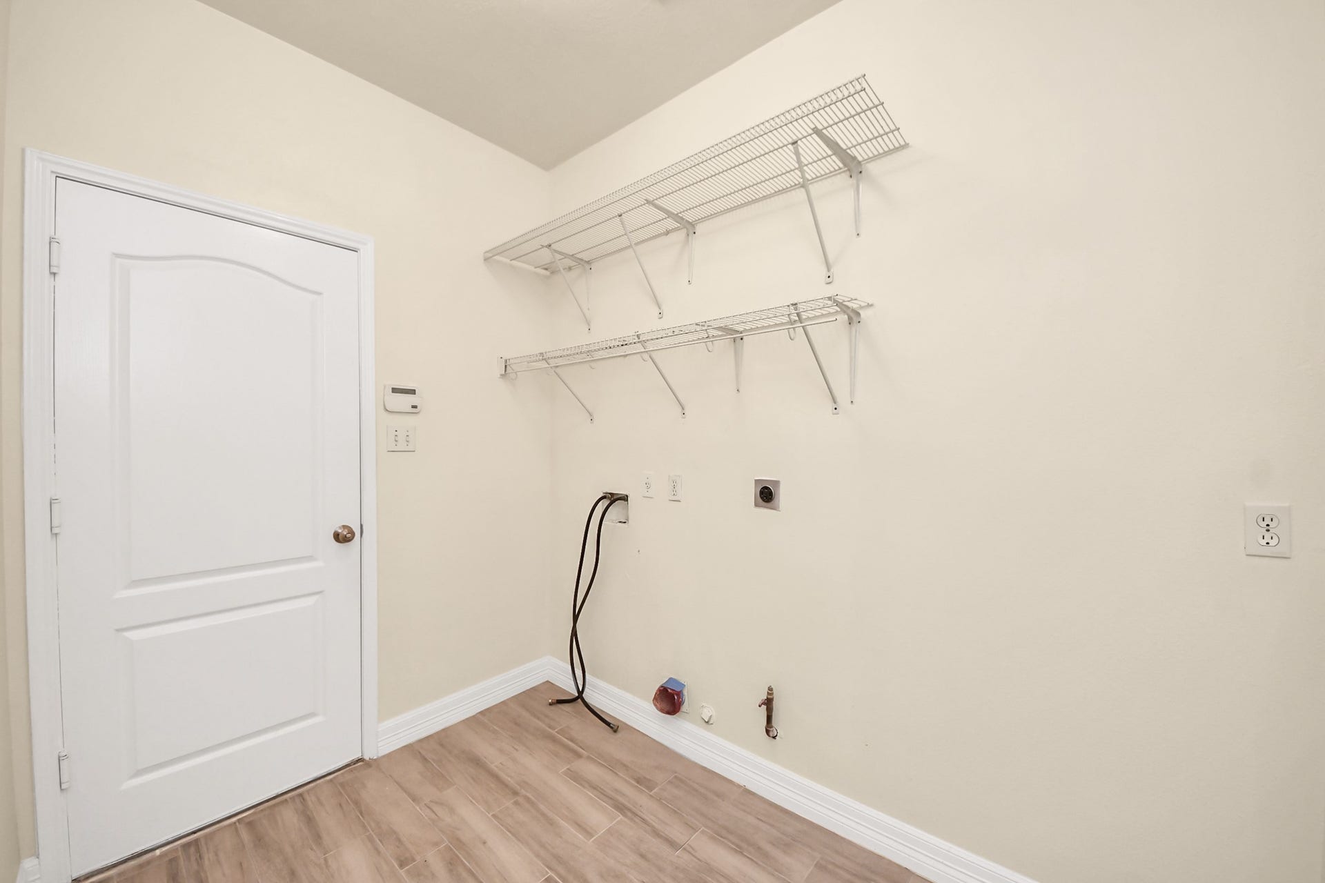 214 Willards Way, Stafford, TX 77477