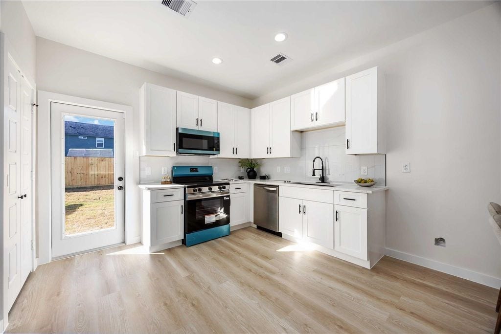 7215 Sandra St, Houston, TX 77028 7215 Sandra St, Houston, TX 77028