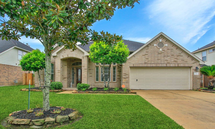 Property photo for 2410 Avalon Trace Lane, Pearland, TX